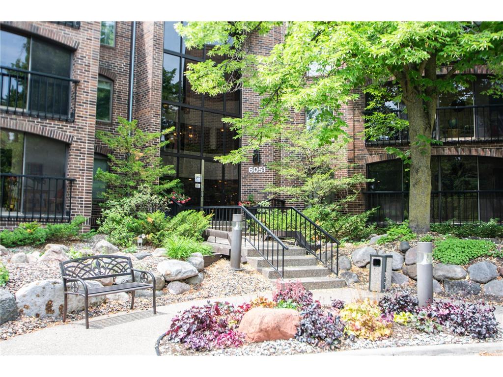 6051 Laurel Avenue 206, Golden Valley, MN, 55416 MLS 6385365