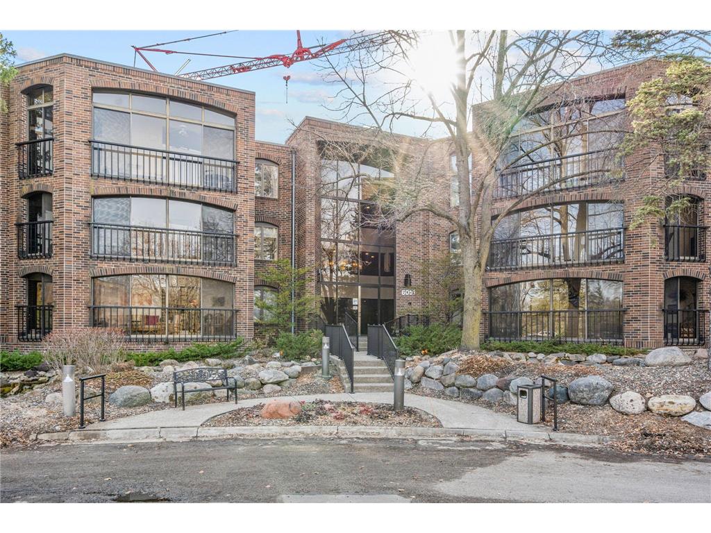 6051 Laurel Avenue #211 Golden Valley MN 55416 7041814 image1