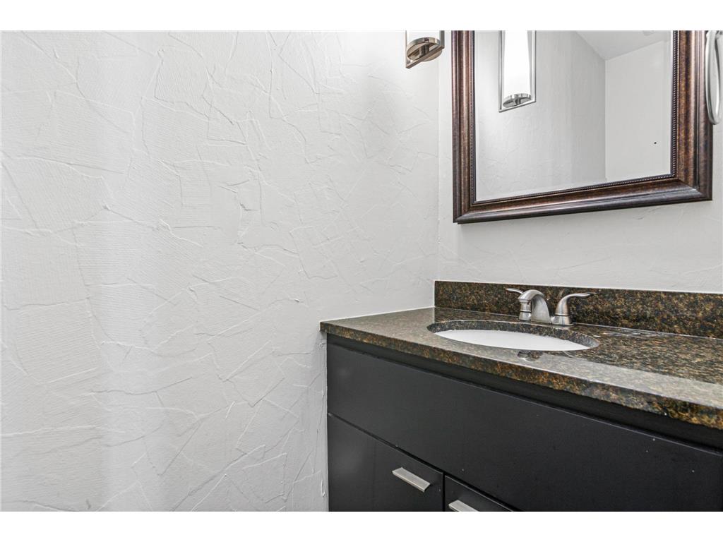 6052 Golden Valley Road Golden Valley MN 55422 7092210 image30