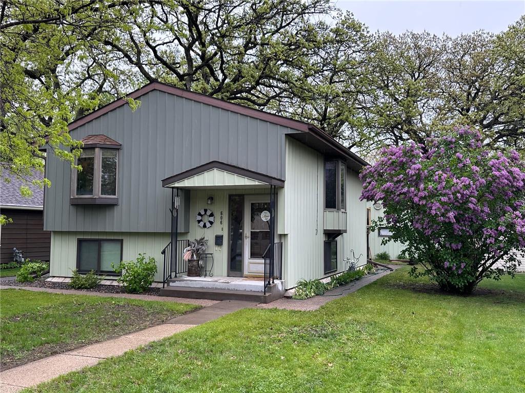 606 4th Avenue NE Saint Cloud MN 56304 7076566 image1