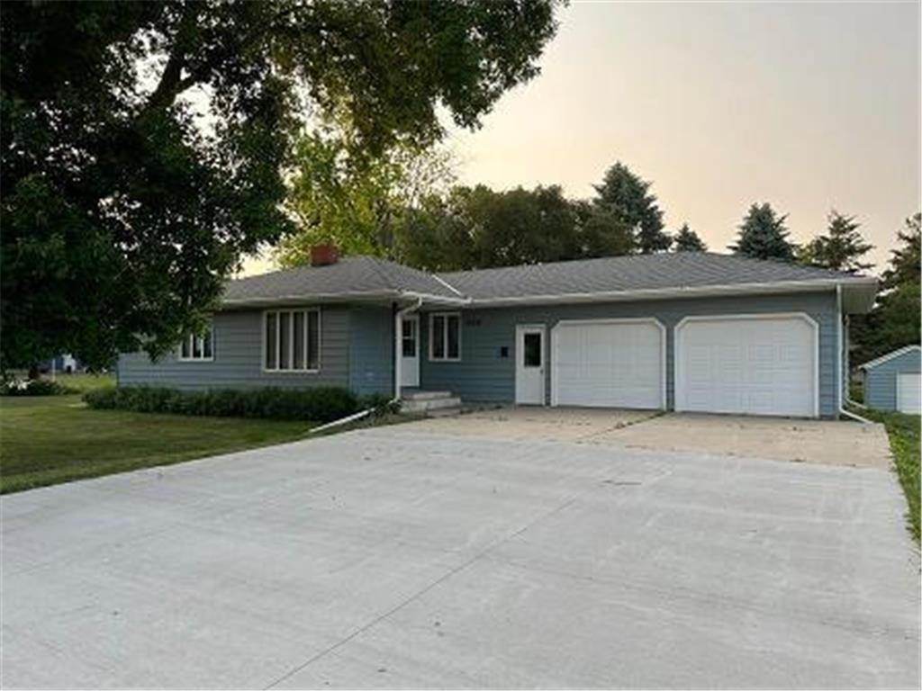 606 E 3rd Avenue Raymond MN 56282 6389684 image1