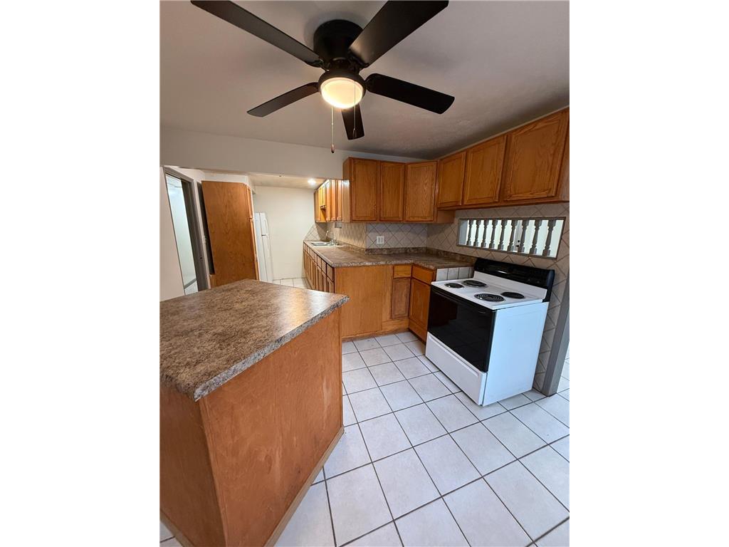 606 E Main Street Marshall MN 56258 6797973 image2