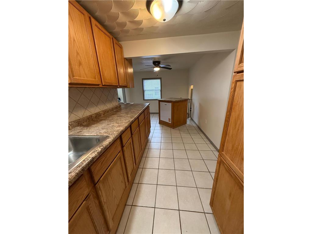 606 E Main Street Marshall MN 56258 6797973 image3