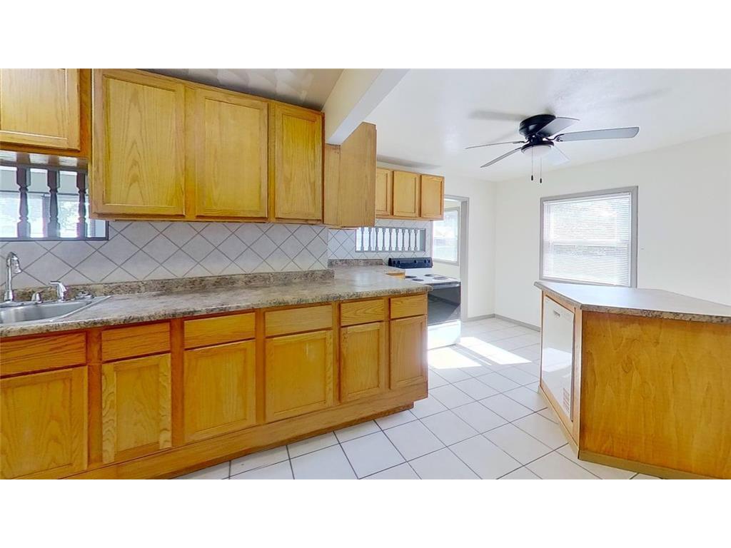 606 E Main Street Marshall MN 56258 6797973 image34