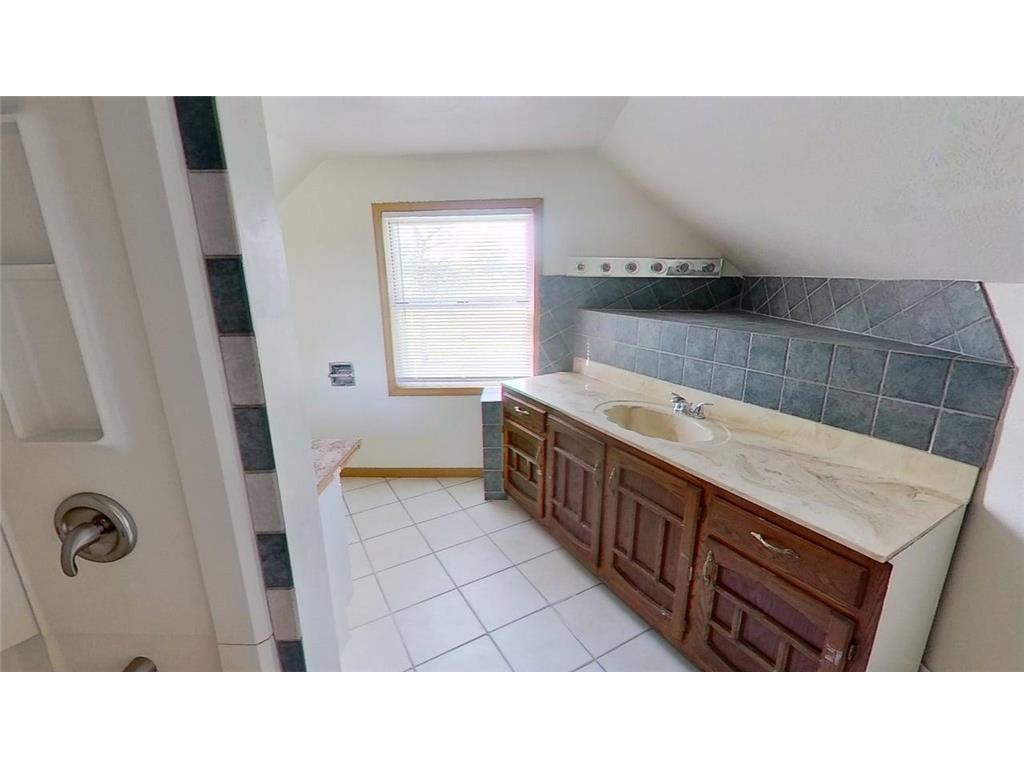 606 E Main Street Marshall MN 56258 6797973 image44