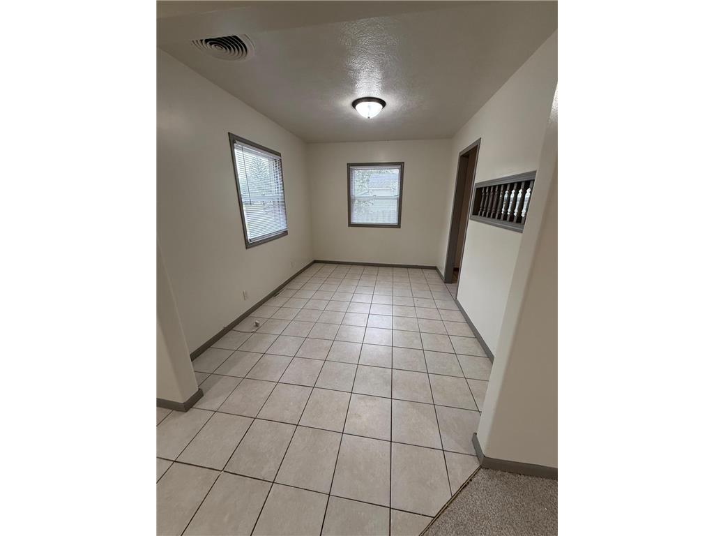 606 E Main Street Marshall MN 56258 6797973 image5