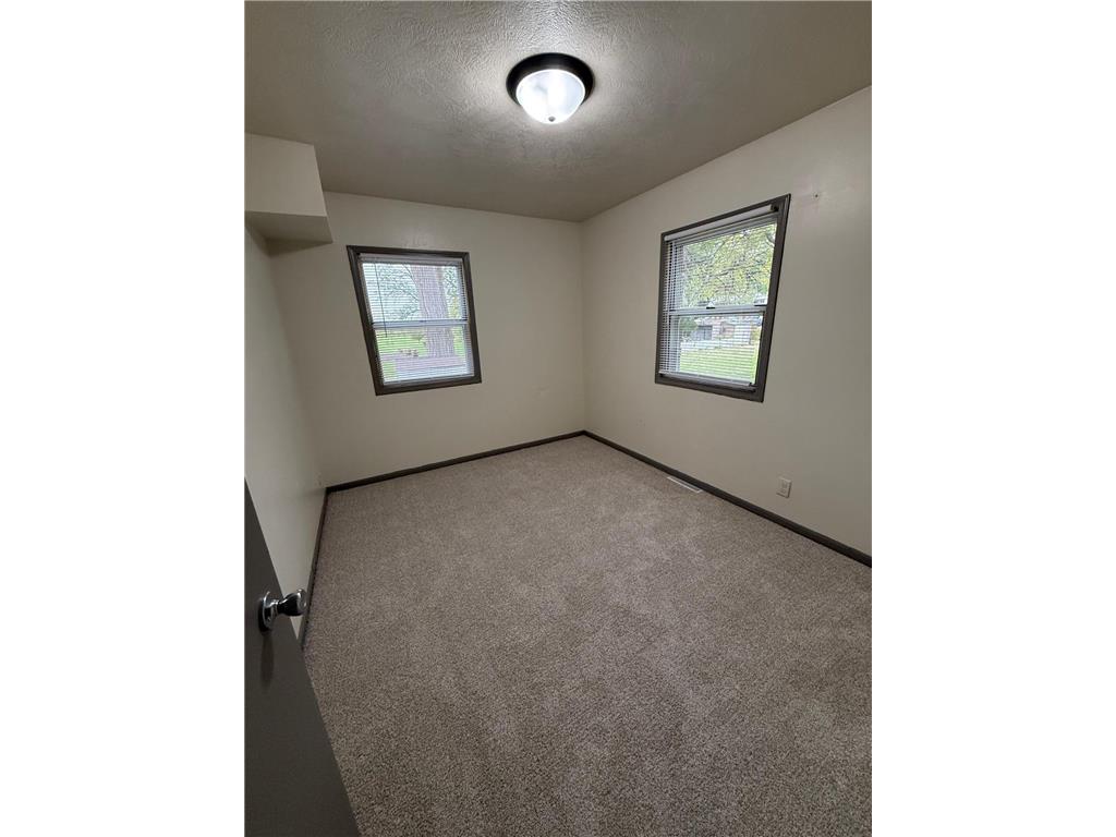 606 E Main Street Marshall MN 56258 6797973 image9