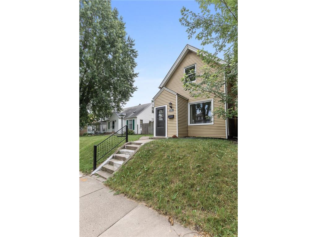 606 Hawthorne Avenue E Saint Paul MN 55130 6573451 image1