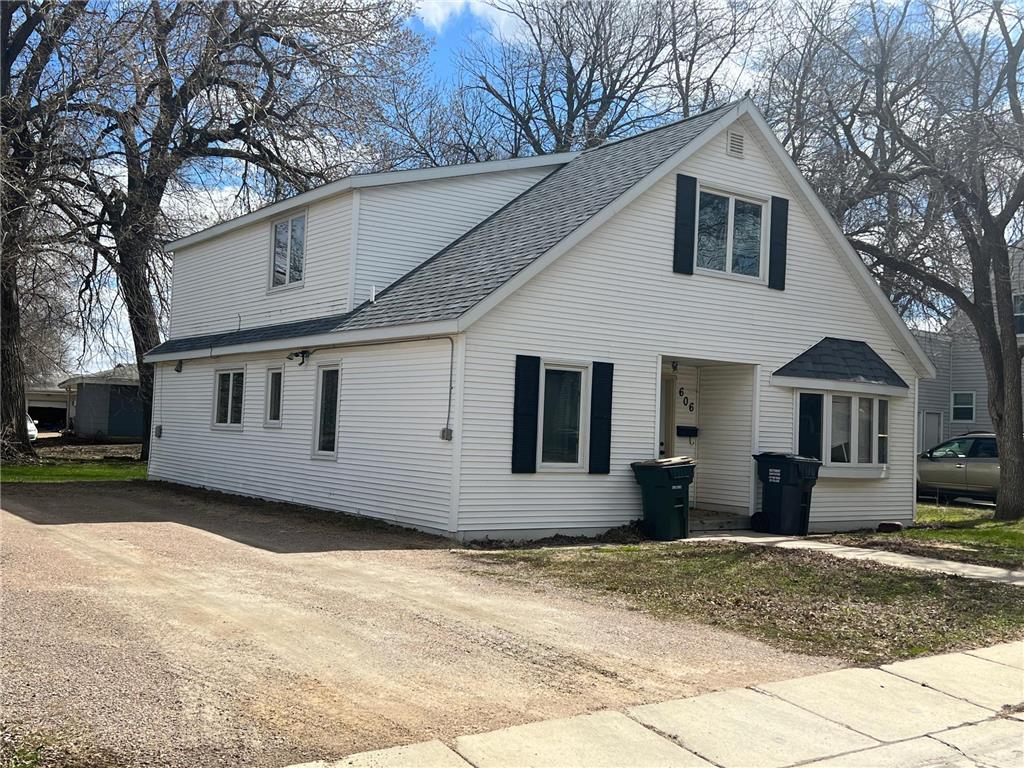 606 Peltier Street Marshall MN 56258 6365047 image1