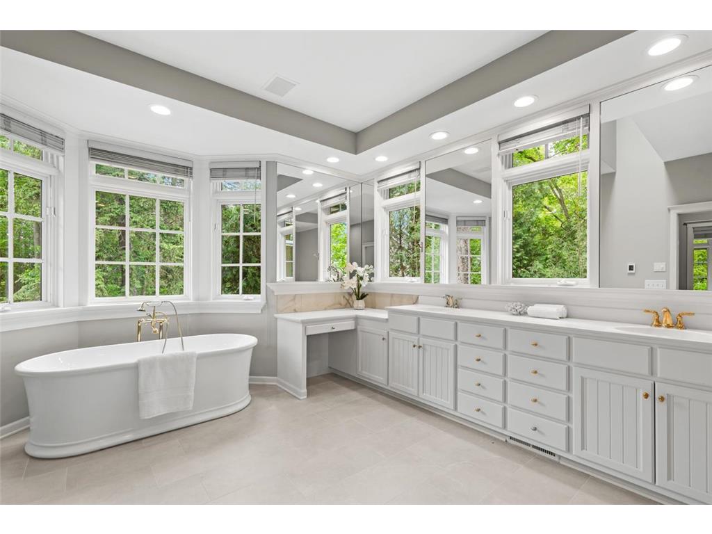 6060 Ridge Road Shorewood MN 55331 - Christmas 6813237 image16