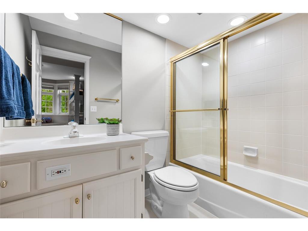 6060 Ridge Road Shorewood MN 55331 - Christmas 6813237 image31