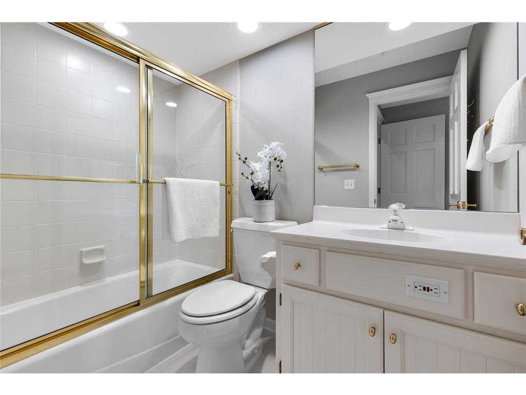6060 Ridge Road Shorewood MN 55331 - Christmas 7090200 image30