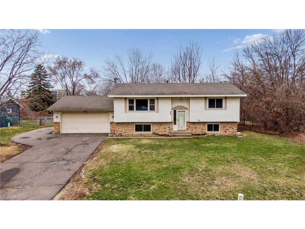 6061 Hillsboro Avenue N New Hope MN 55428 7046900 image1