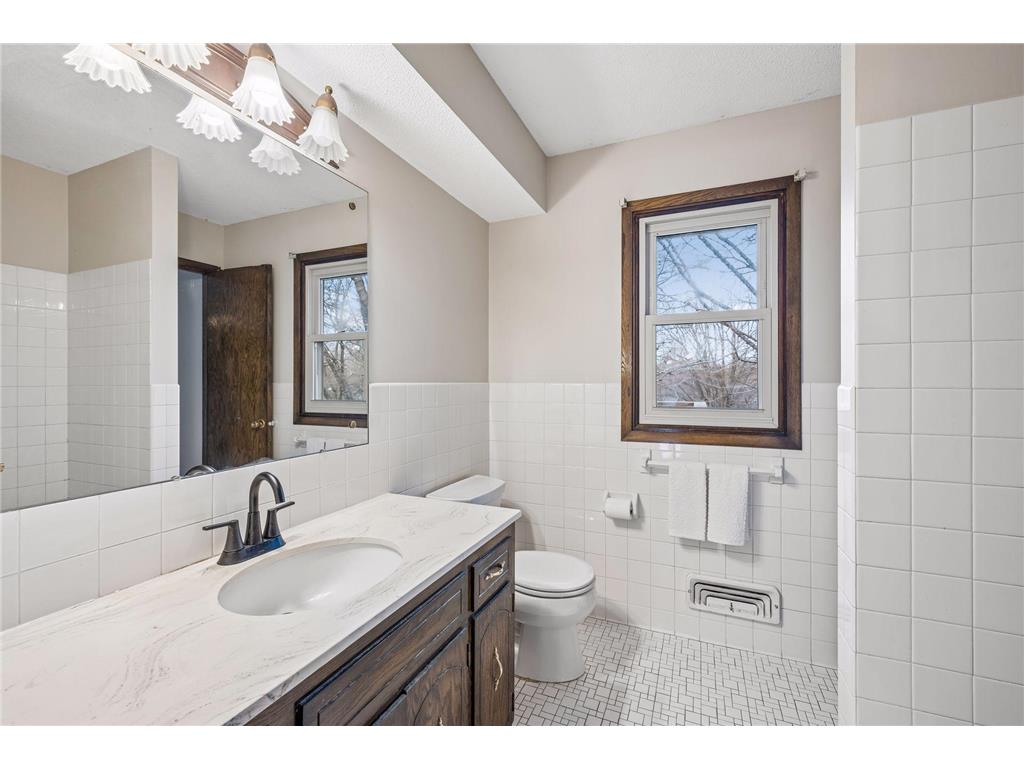 6061 Hillsboro Avenue N New Hope MN 55428 7046900 image17