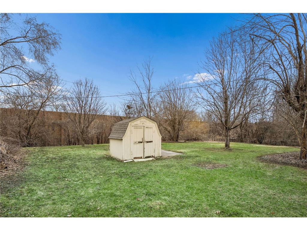 6061 Hillsboro Avenue N New Hope MN 55428 7046900 image37