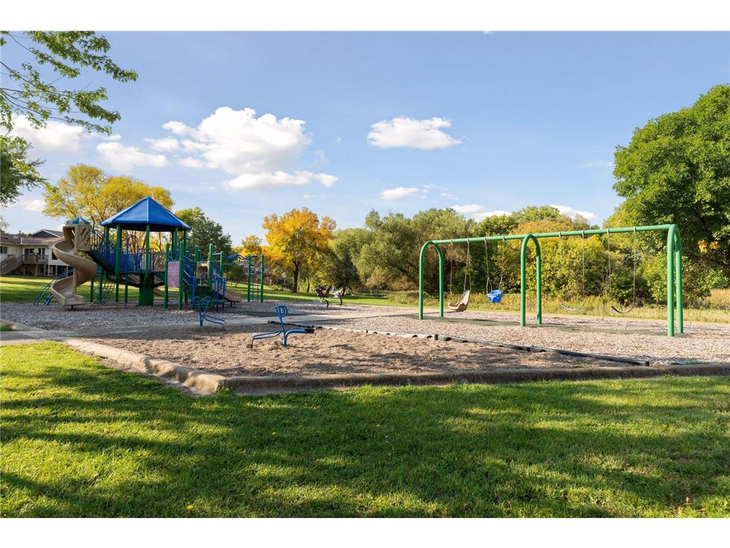 6061 Hillsboro Avenue N New Hope MN 55428 7046900 image49