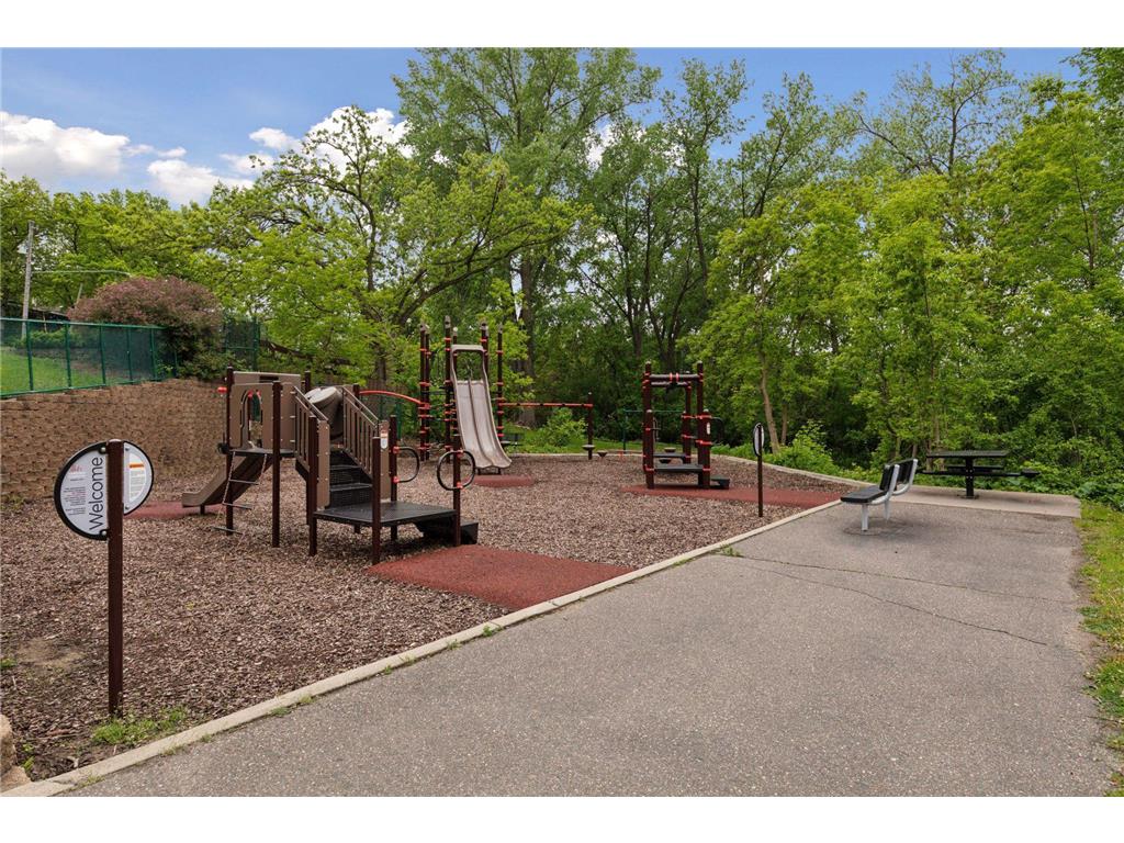 6061 Hillsboro Avenue N New Hope MN 55428 7046900 image53