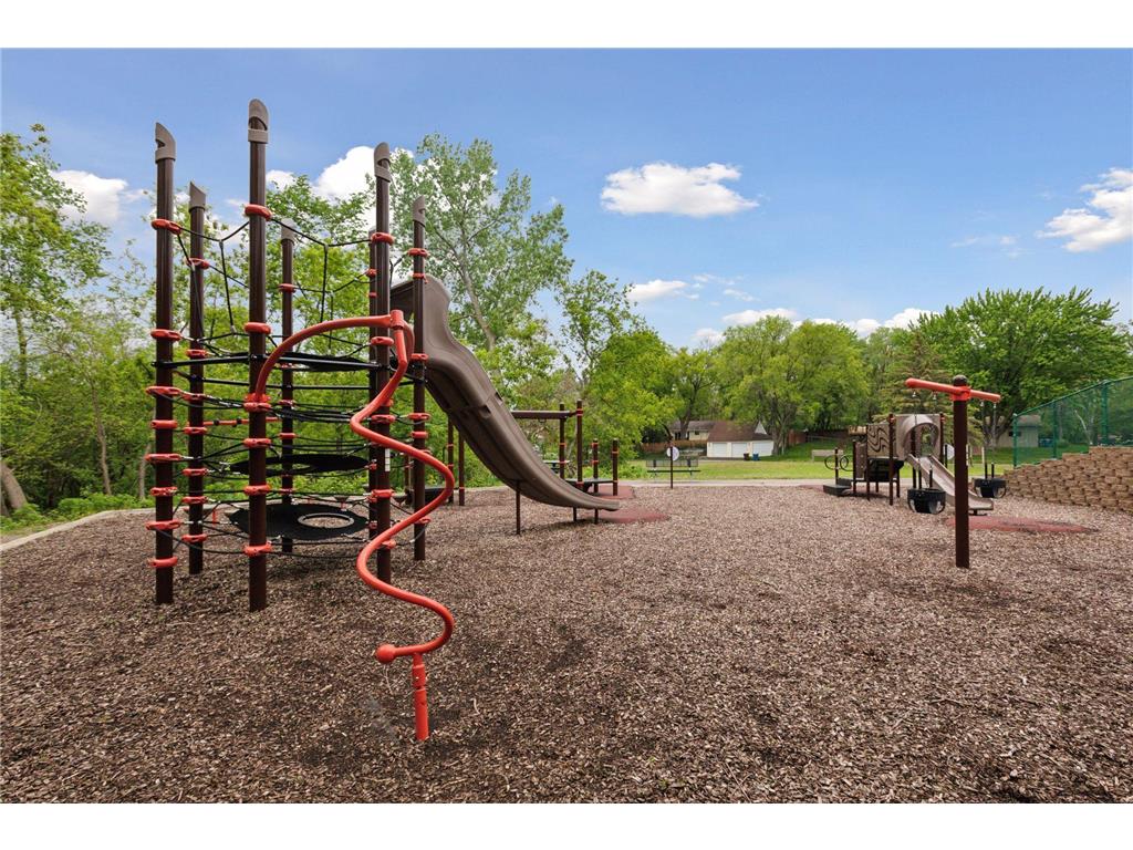 6061 Hillsboro Avenue N New Hope MN 55428 7046900 image54