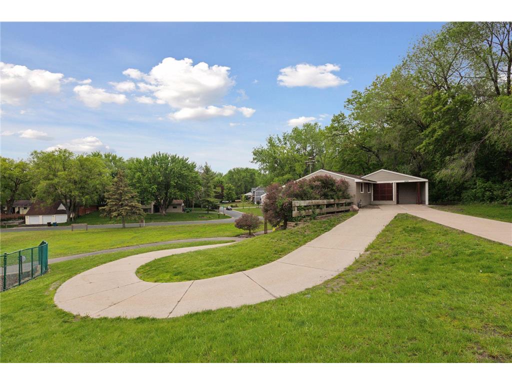 6061 Hillsboro Avenue N New Hope MN 55428 7046900 image55