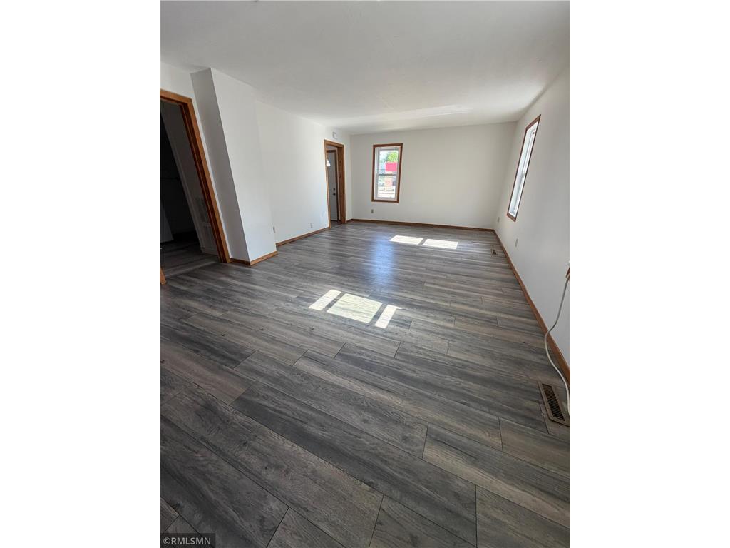 607 1st Avenue E Shakopee MN 55379 7086404 image7