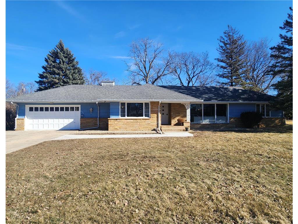607 4th Avenue SE Pipestone MN 56164 7022469 image1