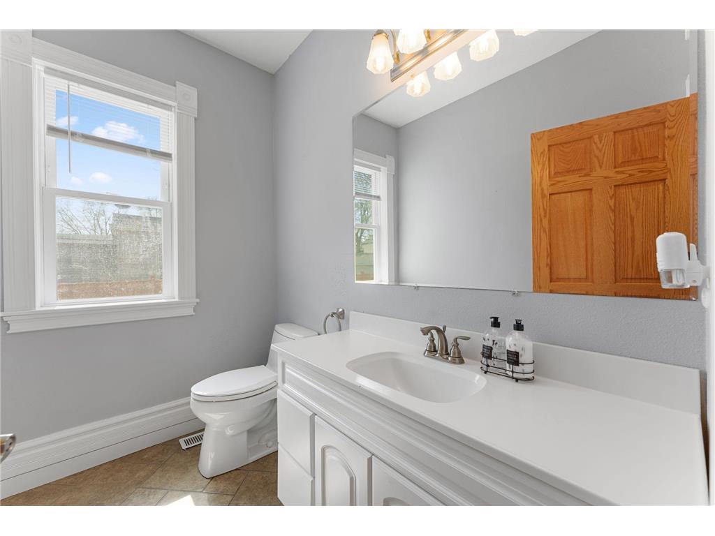 607 4th Street SW Willmar MN 56201 7043216 image12