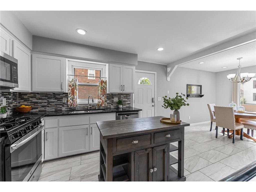 607 Adams Street NE Minneapolis MN 55413 6753007 image1