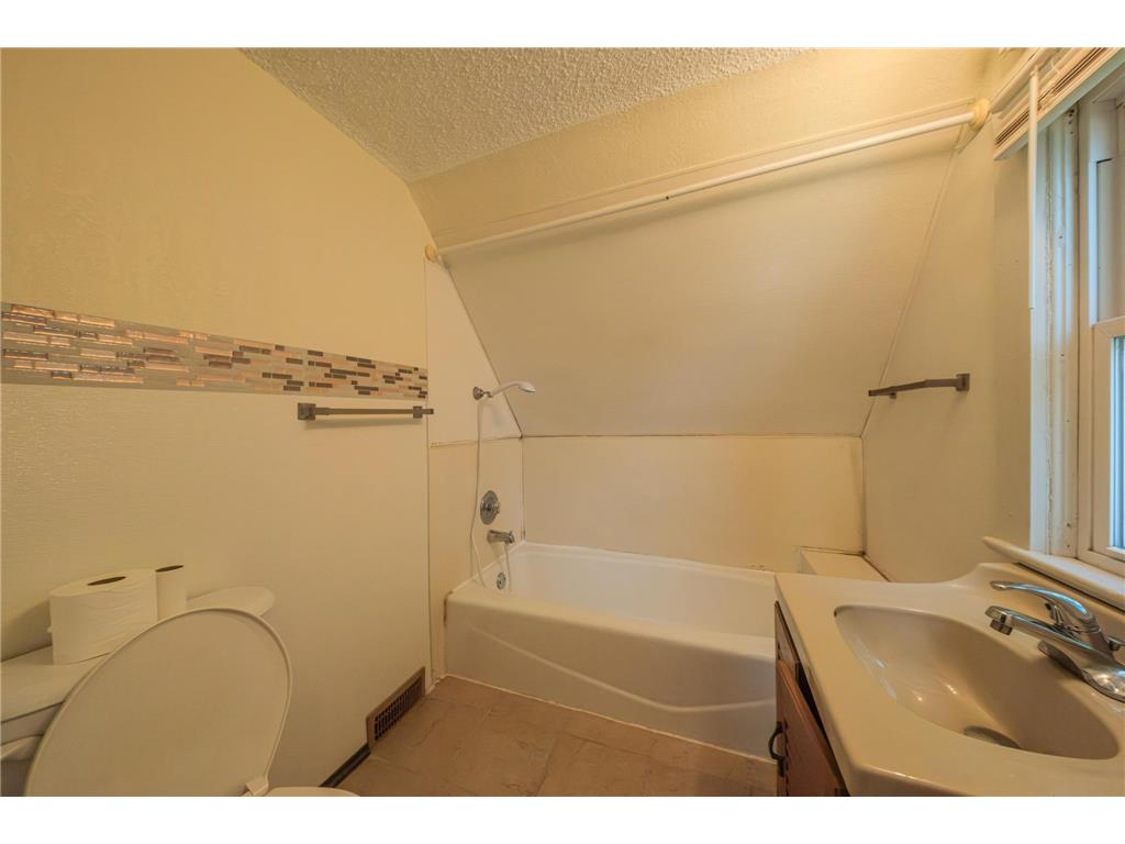 607 Charles Avenue Saint Paul MN 55103 7073870 image12