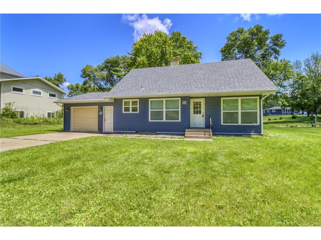 607 Maplewood Drive SE Pelican Rapids MN 56572 7099118 image1