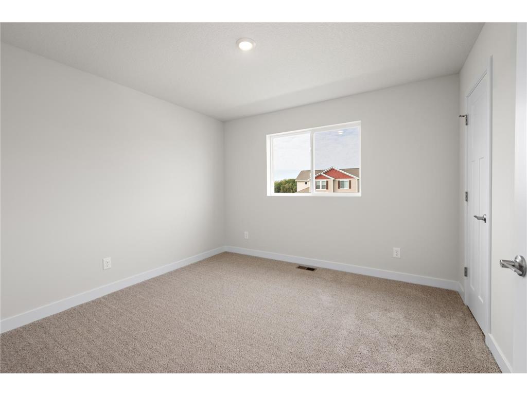 607 Redwood Loop N Cambridge MN 55008 7115670 image12