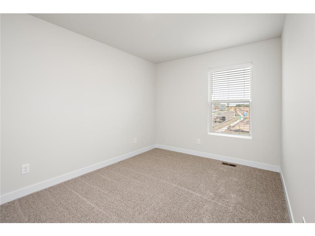 607 Redwood Loop N Cambridge MN 55008 7115670 image14