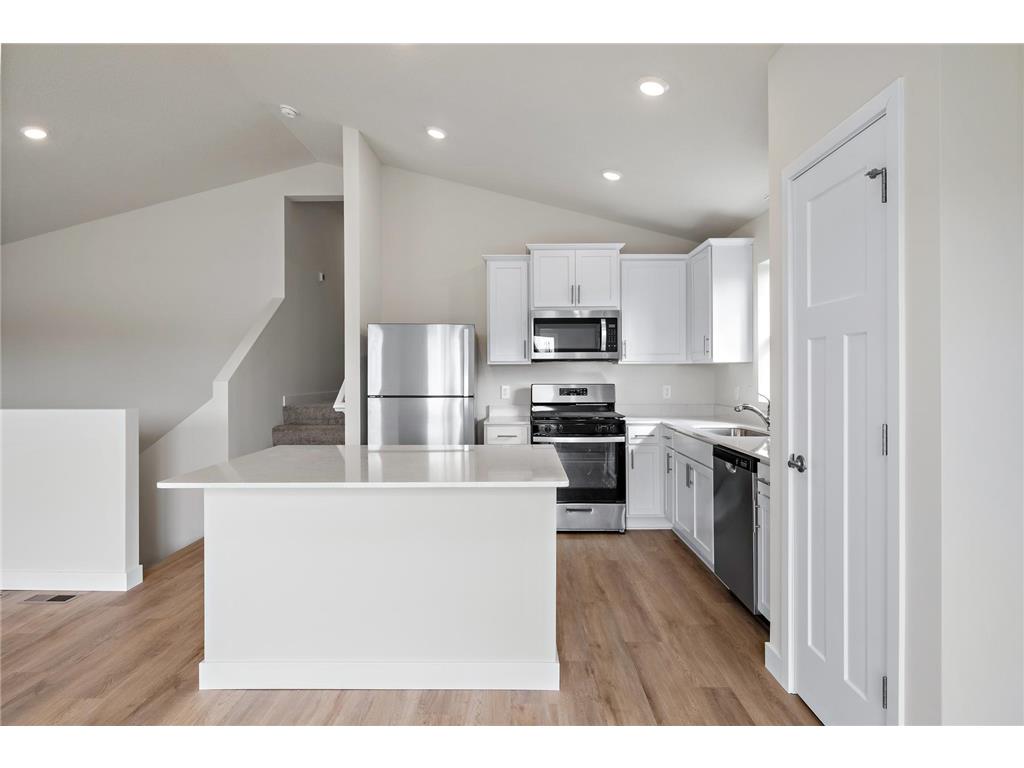 607 Redwood Loop N Cambridge MN 55008 7115670 image6