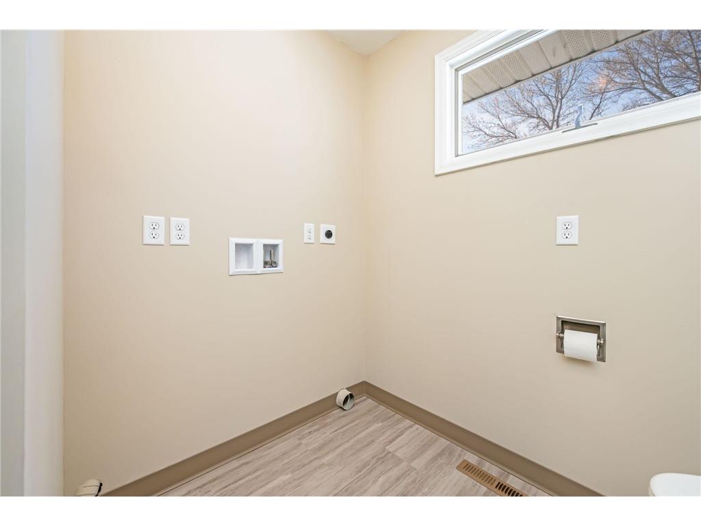 607 Sailor Street N Blue Earth MN 56013 6825670 image21