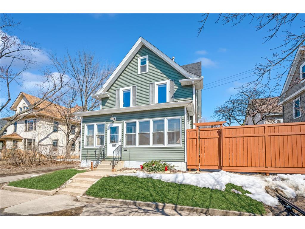 607 University Avenue NE Minneapolis MN 55413 6347615 image1