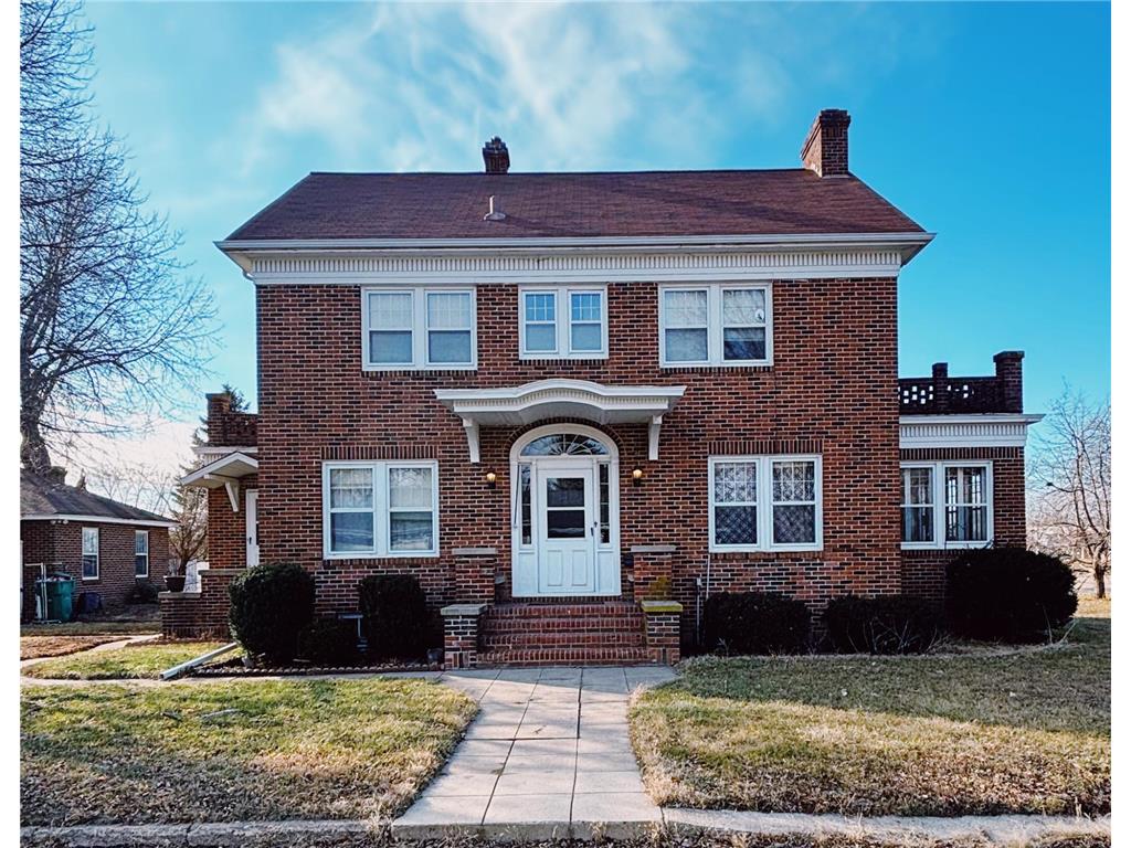 607 W College Drive Marshall MN 56258 6486983 image1