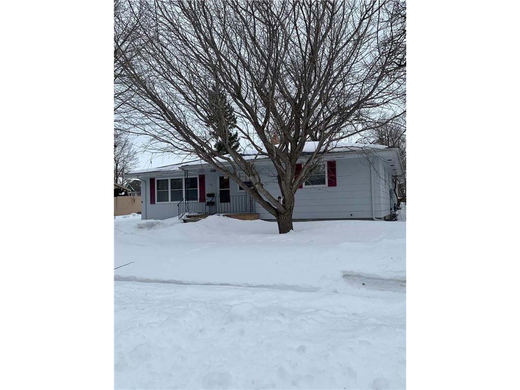 607 W Redwood Street Marshall MN 56258 6324013 image1
