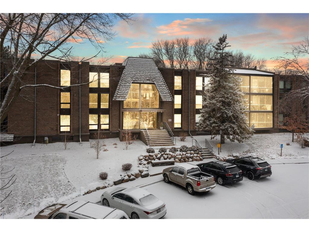 6075 Lincoln Drive #301 Edina MN 55436 6468315 image1