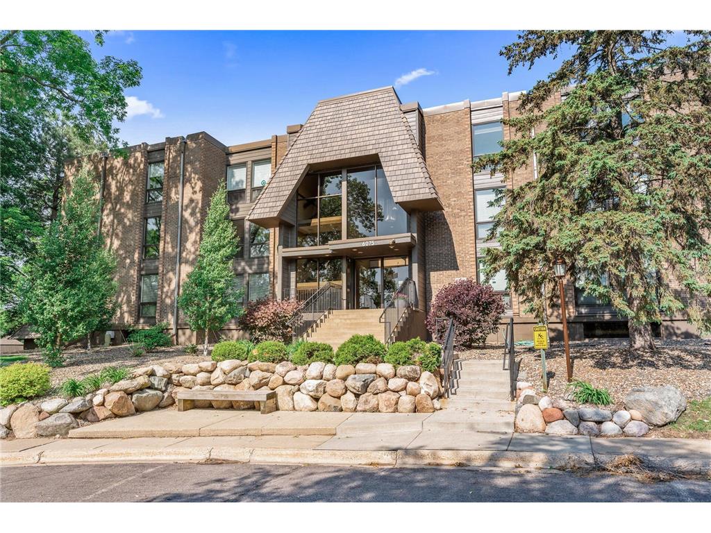 6075 Lincoln Drive #302 Edina MN 55436 6731676 image1
