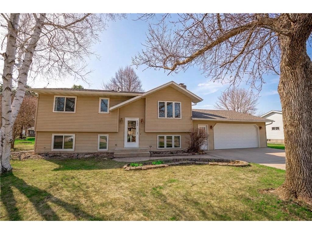 608 27th Avenue SW Willmar MN 56201 7056249 image1