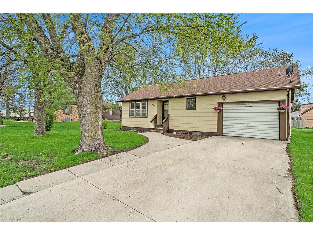 608 9th Avenue SW Pipestone MN 56164 6533484 image1