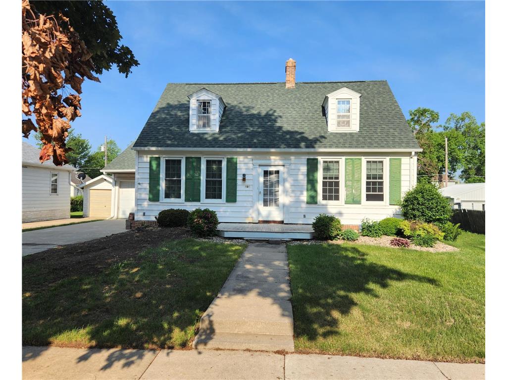 608 Hiawatha Avenue S, Pipestone, MN, 56164 MLS 6382383 Edina Realty