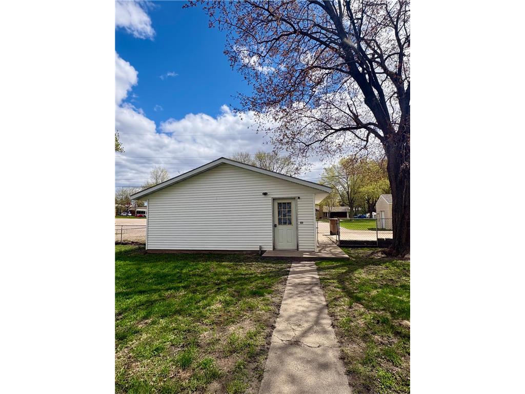 608 N 6th Street Montevideo MN 56265 7060745 image32
