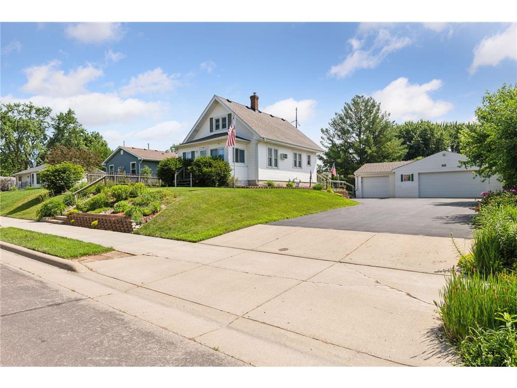 609 1st Avenue SE New Prague MN 56071 6745690 image1