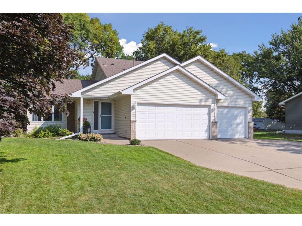 609 Monn Avenue, Vadnais Heights, MN 55127 MLS 6249939 Edina Realty