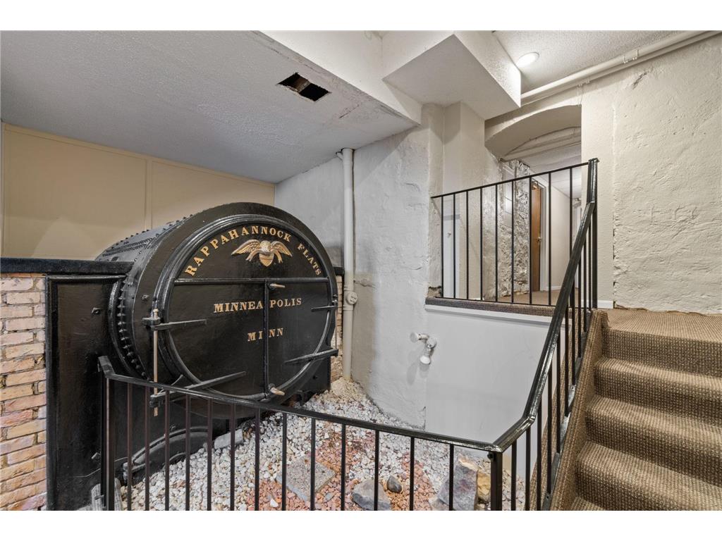 609 S 9th Street #8 Minneapolis MN 55404 7084438 image17
