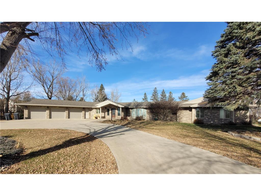 610 111th Street Pipestone MN 56164 6348413 image1