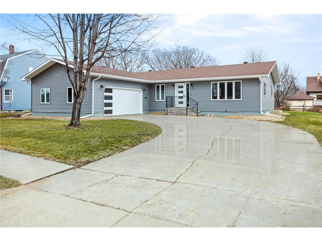 610 4th Street N Wahpeton ND 58075 7044652 image1
