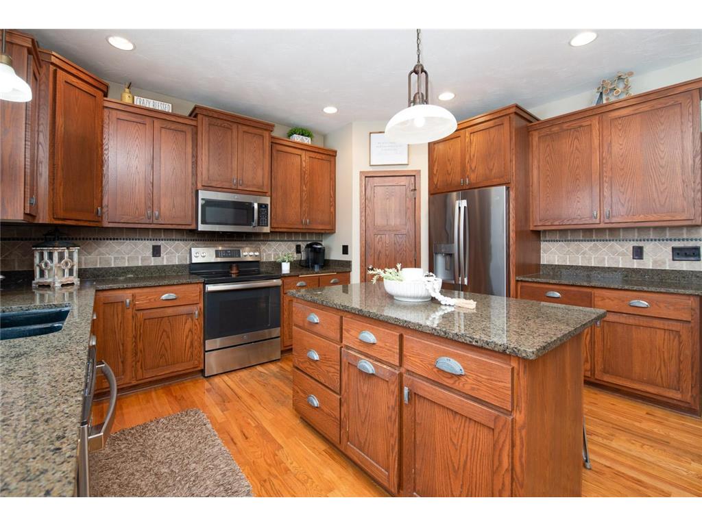 610 E Rolling Hills Drive Le Center MN 56057 7009601 image11