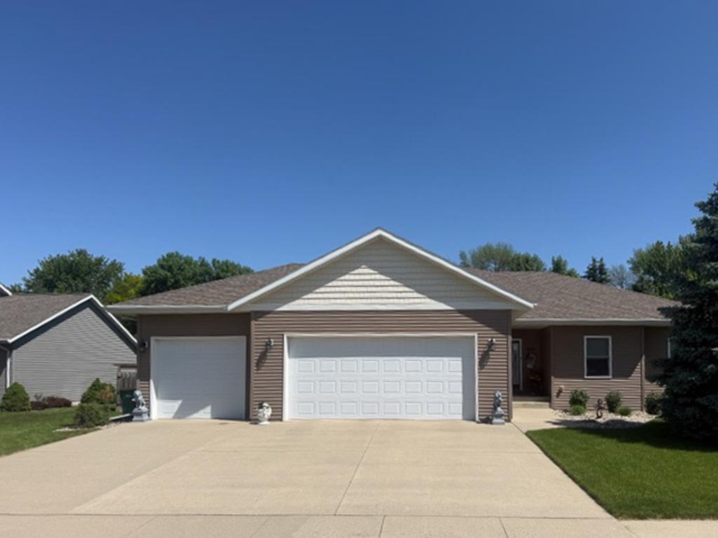 610 Elizabeth Street Marshall MN 56258 7083040 image1