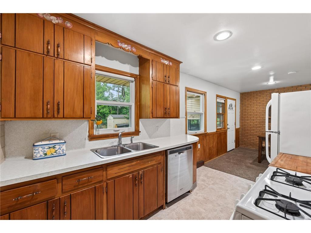 6102 Hampshire Avenue N Crystal MN 55428 7082955 image13